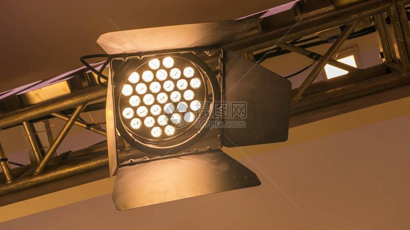 线条灯定制：从需求出发，打造专属照明方案**